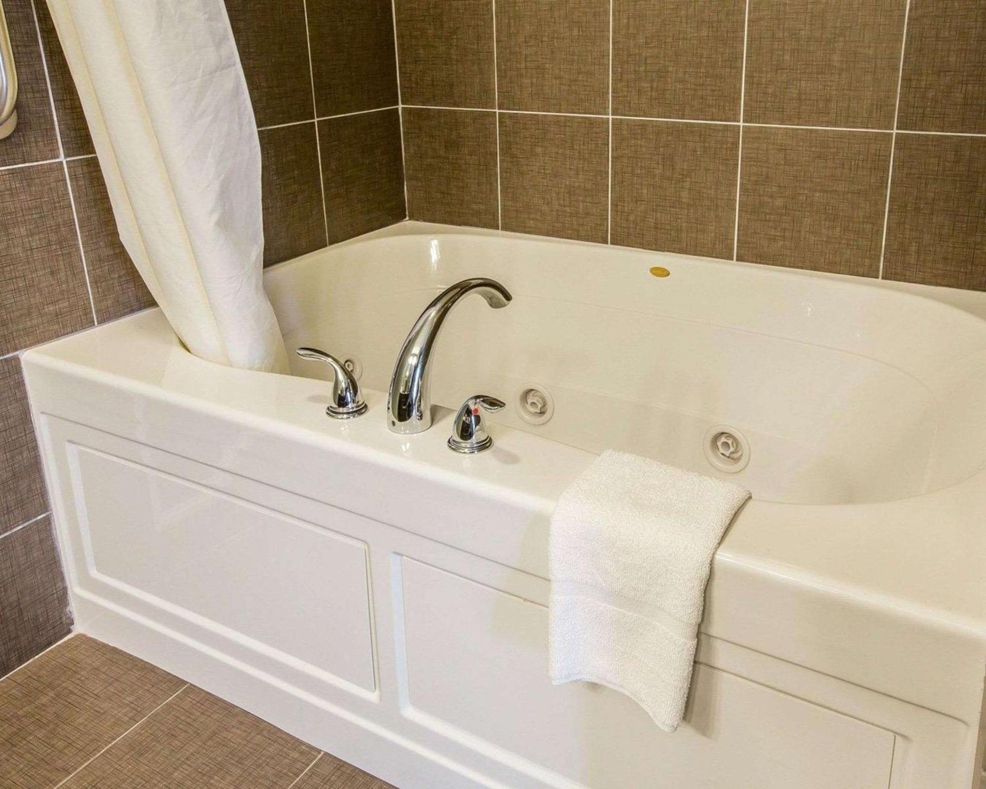 Sleep Inn & Suites Queensbury - Lake George Ngoại thất bức ảnh